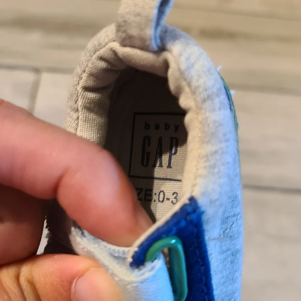 🐣Baby gap cloth sneakers🪅🎠 🌸 🍀 ✨️ 🏵💫🧋☃️🦋🐯🐠🍬🍿🍕🐬